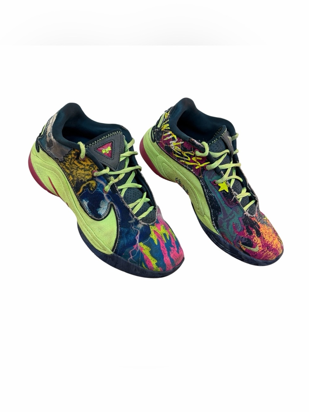 Nike LeBron 22 Bryce’s World Multicolor Graffiti Maximalism Youth Sz 7 Sneakers - Picture 2 of 9